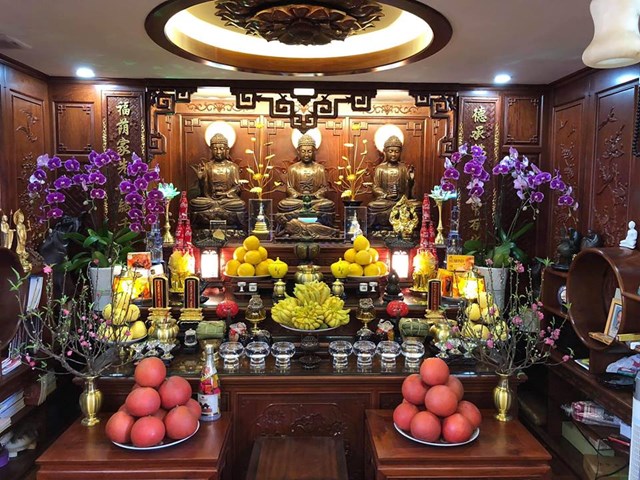 Một số lưu ý cần quan tâm khi đặt bình hoa trên bàn Phật