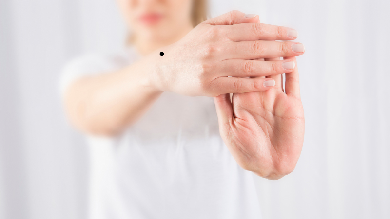 Ý nghĩa nốt ruồi ở cổ tay là gì